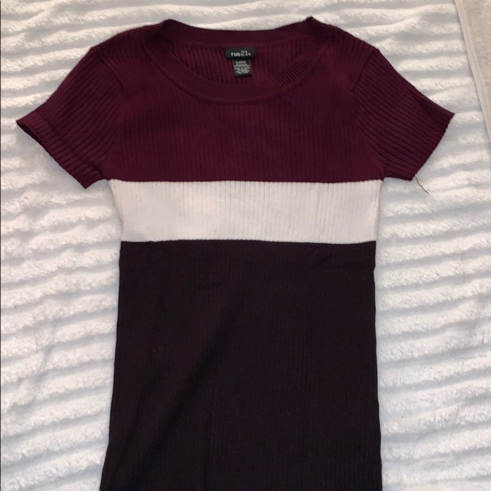Fitted shirt- 3 block colors: maroon, white, black